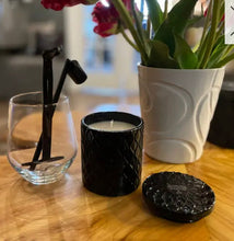 Load image into Gallery viewer, Garden Mint (Black Vessel)