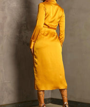 Cargar imagen en el visor de la galería, Solid Wrap MIDI Dress