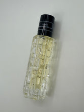 Cargar imagen en el visor de la galería, Fend_i Type Body Oil| Roll On Perfume Oil FFENDI
