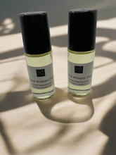 Cargar imagen en el visor de la galería, Black Woman Body Oil roll on natural perfume
