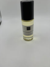 Cargar imagen en el visor de la galería, Black Woman Body Oil roll on natural perfume
