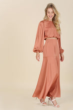 Cargar imagen en el visor de la galería, Dressed up satin two piece mermaid dress set
