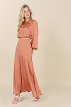 Cargar imagen en el visor de la galería, Dressed up satin two piece mermaid dress set
