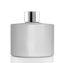 Cargar imagen en el visor de la galería, MÓIR REED DIFFUSER (Choose Scent) + (1) REFILL
