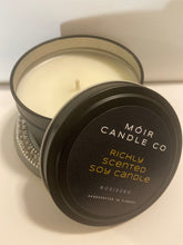 Cargar imagen en el visor de la galería, 8 oz Black Travel Candle + Gift Box and Gift wrapping included with Purchase
